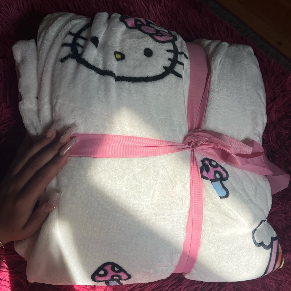 SOLD‼️Hello Kitty queen/full blanket